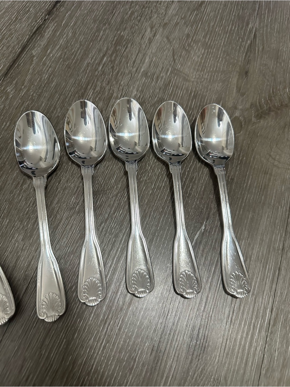 Classic Shell-Pattern Stainless Steel Flatware Set - Silver - Picture 2 of 10